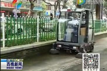 多功能掃路車上路，提高城市保潔質(zhì)量