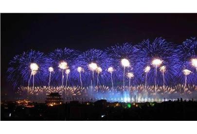 人間巧藝奪天工，煉藥燃燈清晝同