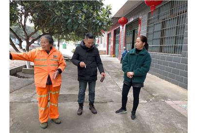 環(huán)衛(wèi)工人拾金不昧，傳遞正能量
